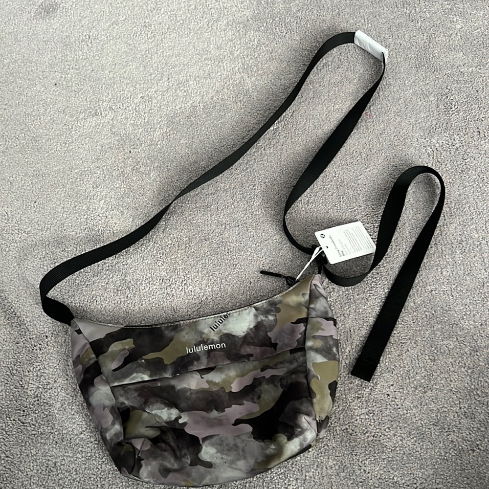 NWT Lululemon Sling Crossbody